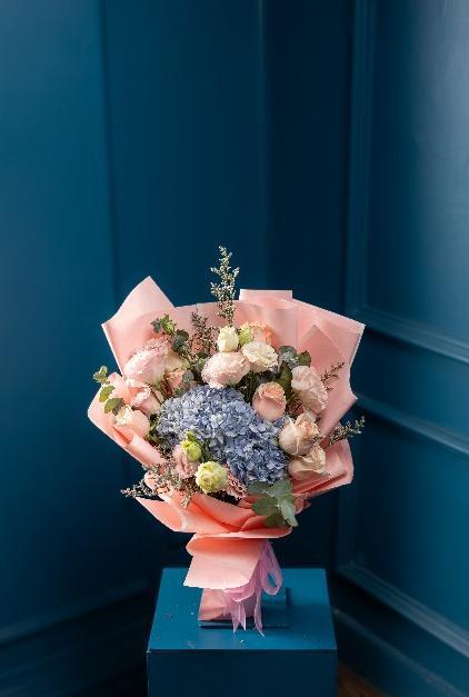 img28 Hello - Image 1